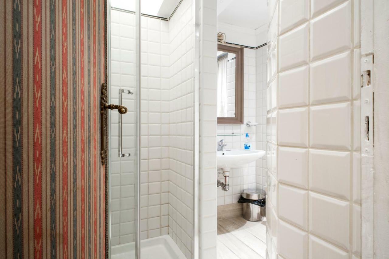 Santa Cecilia Apartment In Via Del Corso Rome Bagian luar foto