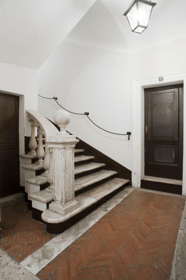 Santa Cecilia Apartment In Via Del Corso Rome Bagian luar foto